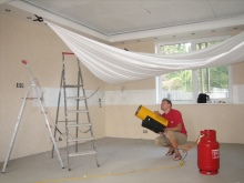 Montage d'un plafond en plaques de plâtre