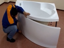 Installation de panneaux décoratifs pour jacuzzi