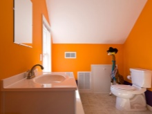 Salle de bain orange.