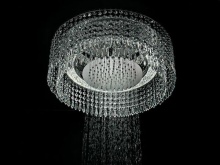 Douche comme un chandelier de cristal.