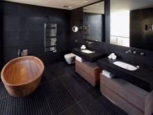 Salle de bains noire