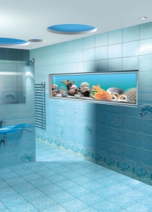 Salle de bains bleue avec aquarium