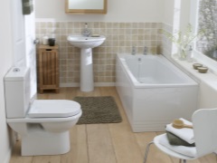 L'intérieur d'une petite salle de bains - utiliser l'espace de manière efficace