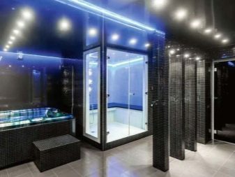 Un éclairage ponctuel dans une salle de bains sombre et high-tech