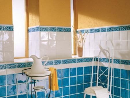 Salle de bain bleu-orange