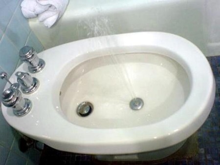 Bidet à écoulement vers le haut