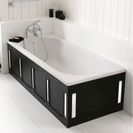 Cast iron bathtub with enamel enriched with silver ions