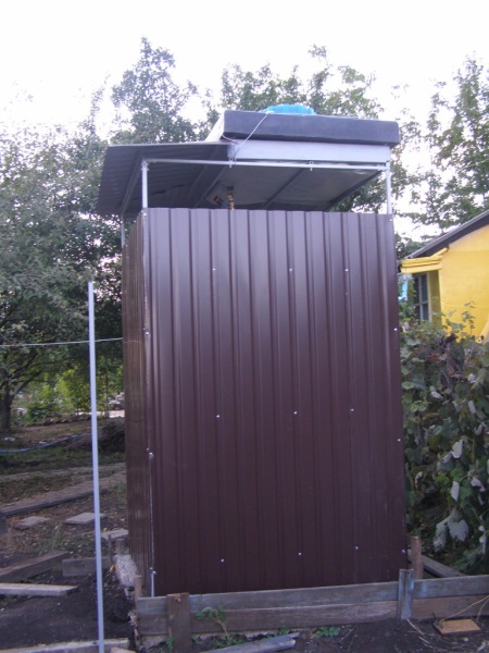 Douche extérieure en métal pour maisons d'été